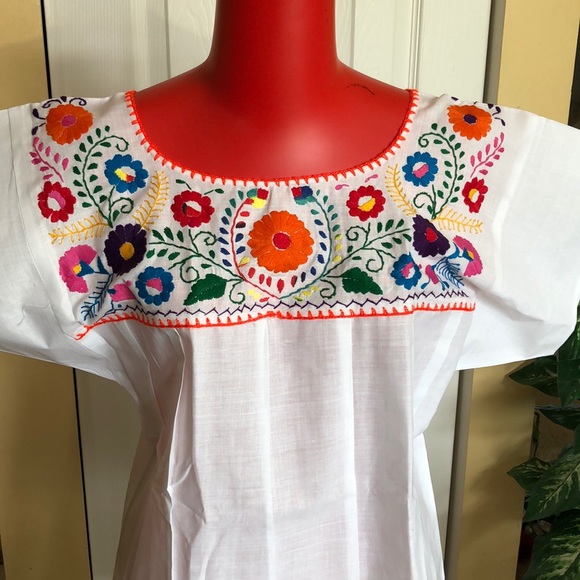 Tops - 🇲🇽NWT Typical Mexican blouse.